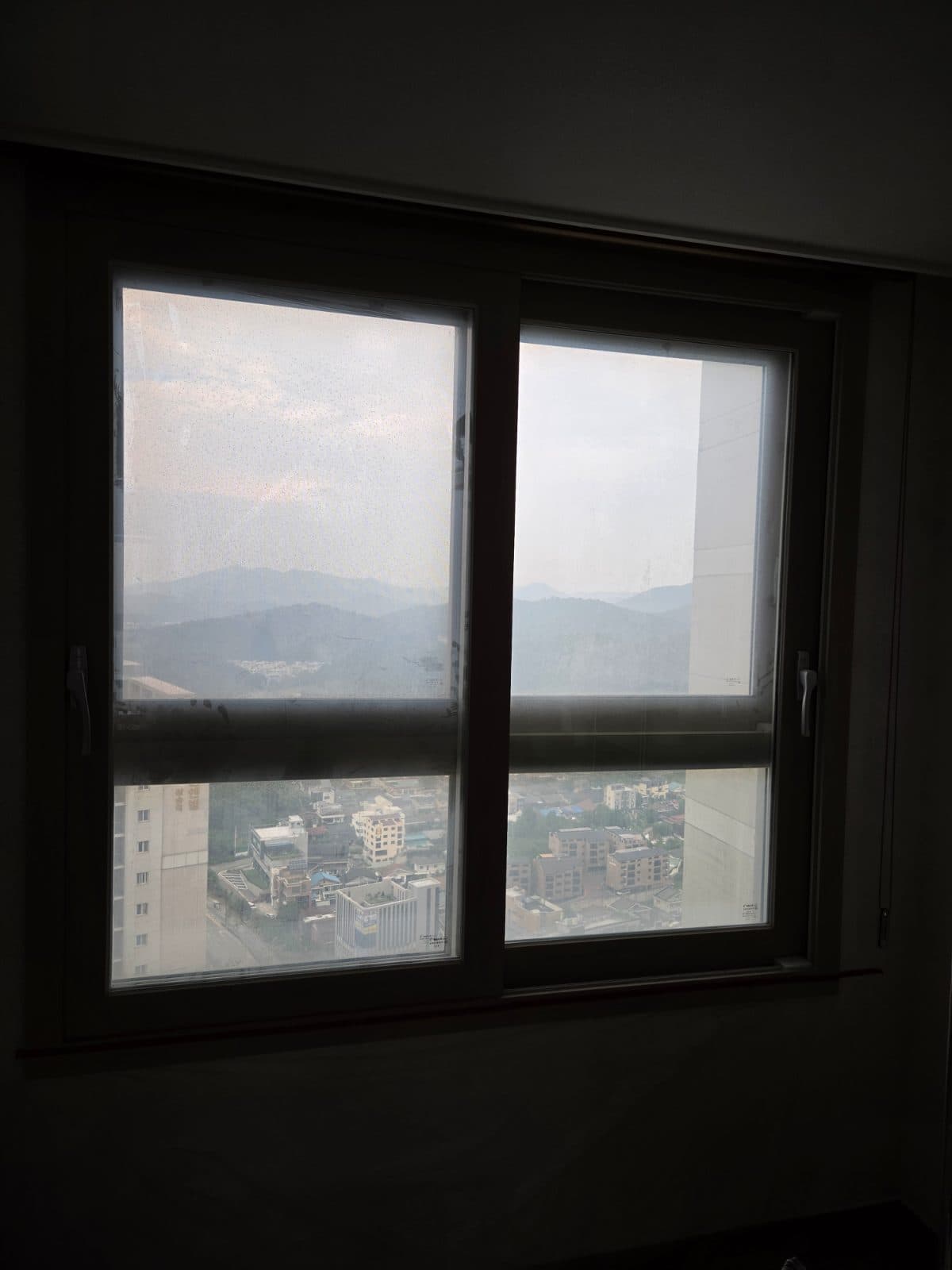 작은방1 — 청소 전