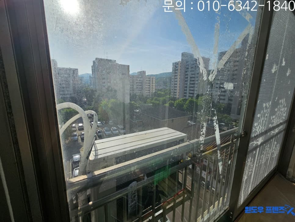 성남 분당구 야탑동 유리창청소 뽁뽁이 실리콘곰팡이 제거까지 한번에 — 청소 전