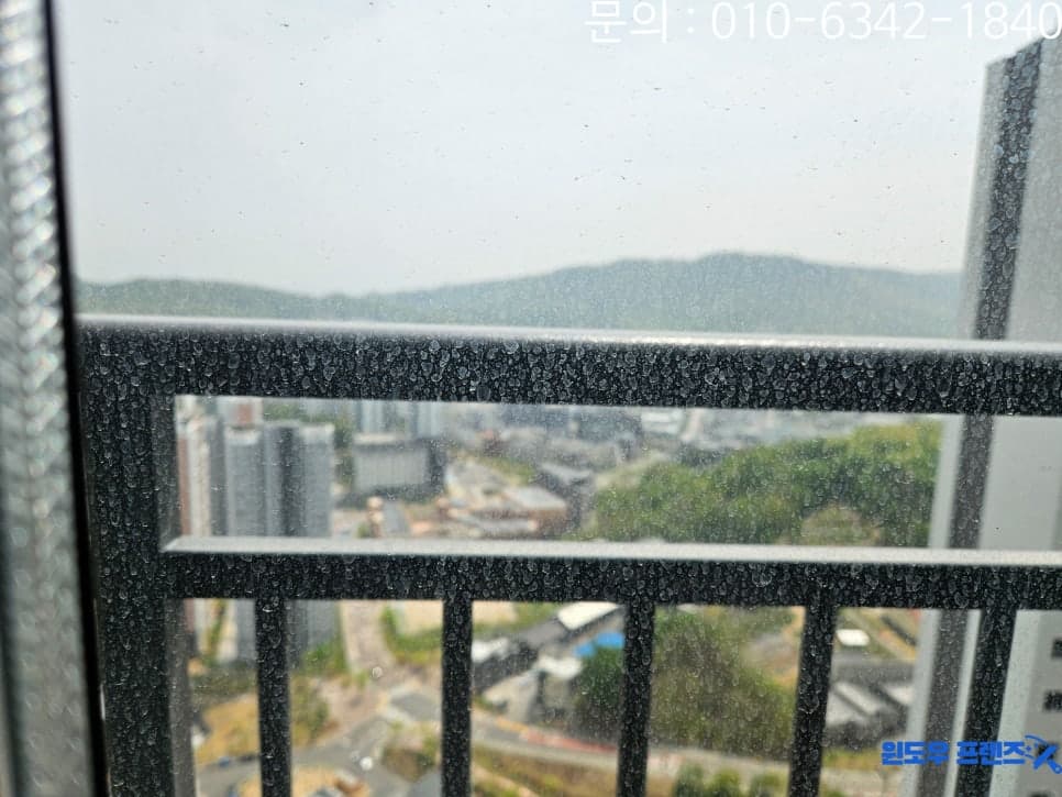 중랑구 망우동 유리창청소 신내역 시티 프라디움 물때 제거 완벽하게 — 청소 전