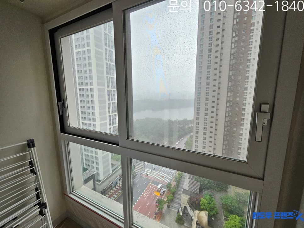 안방 베란다 — 청소 전