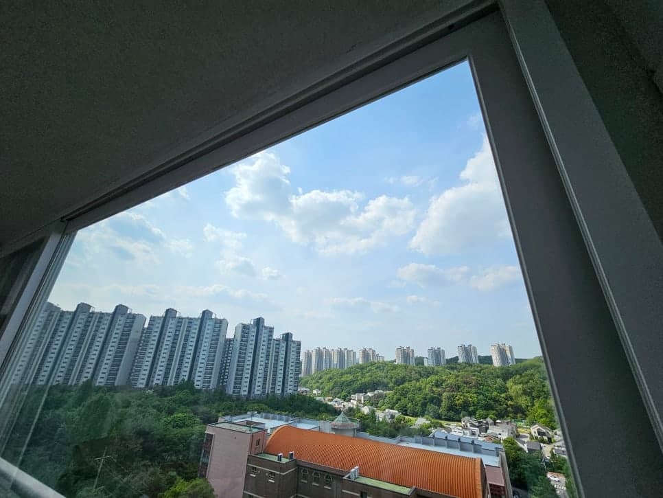 베란다창문 — 청소 후